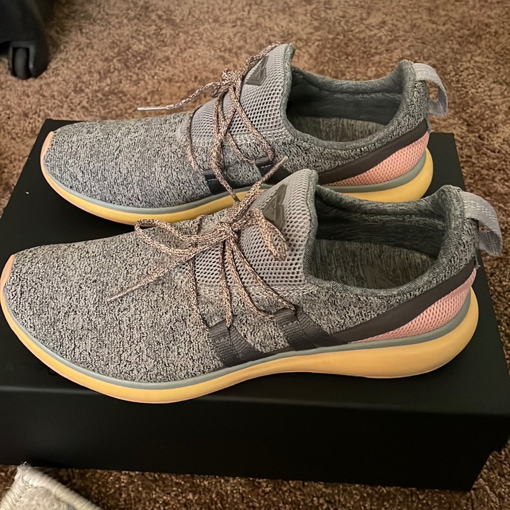 NWT Roxy sneakers size 9 ortholite
